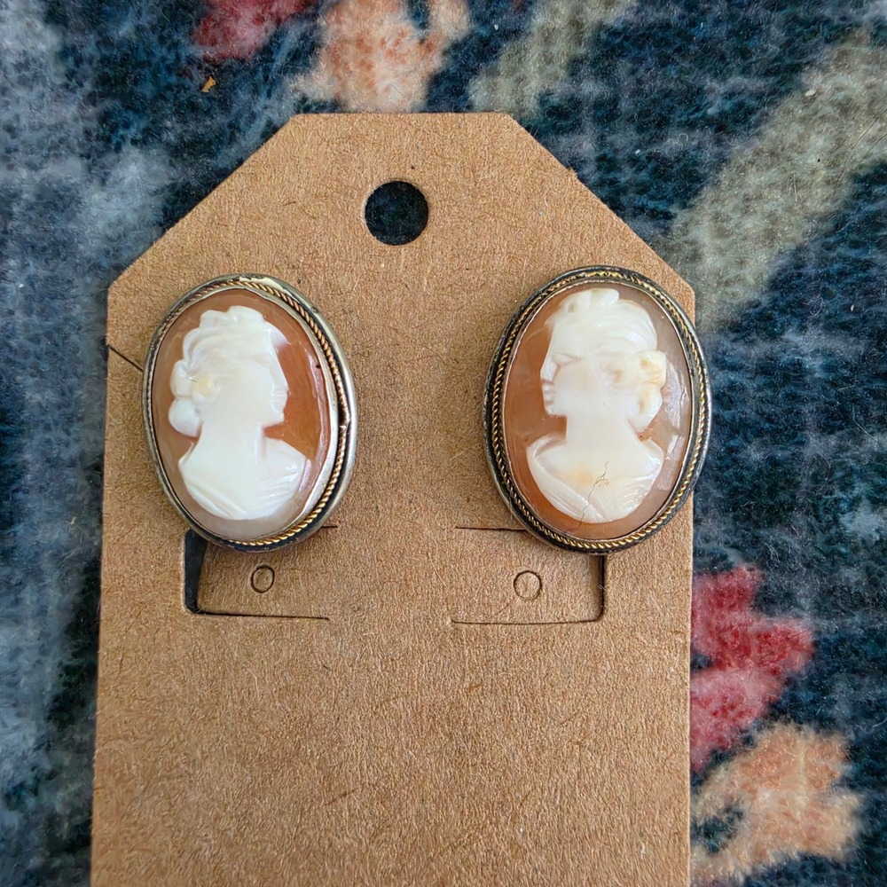 Vintage Italian 800 Silver Shell Cameo Clip On Earrings Hand Carved Oval